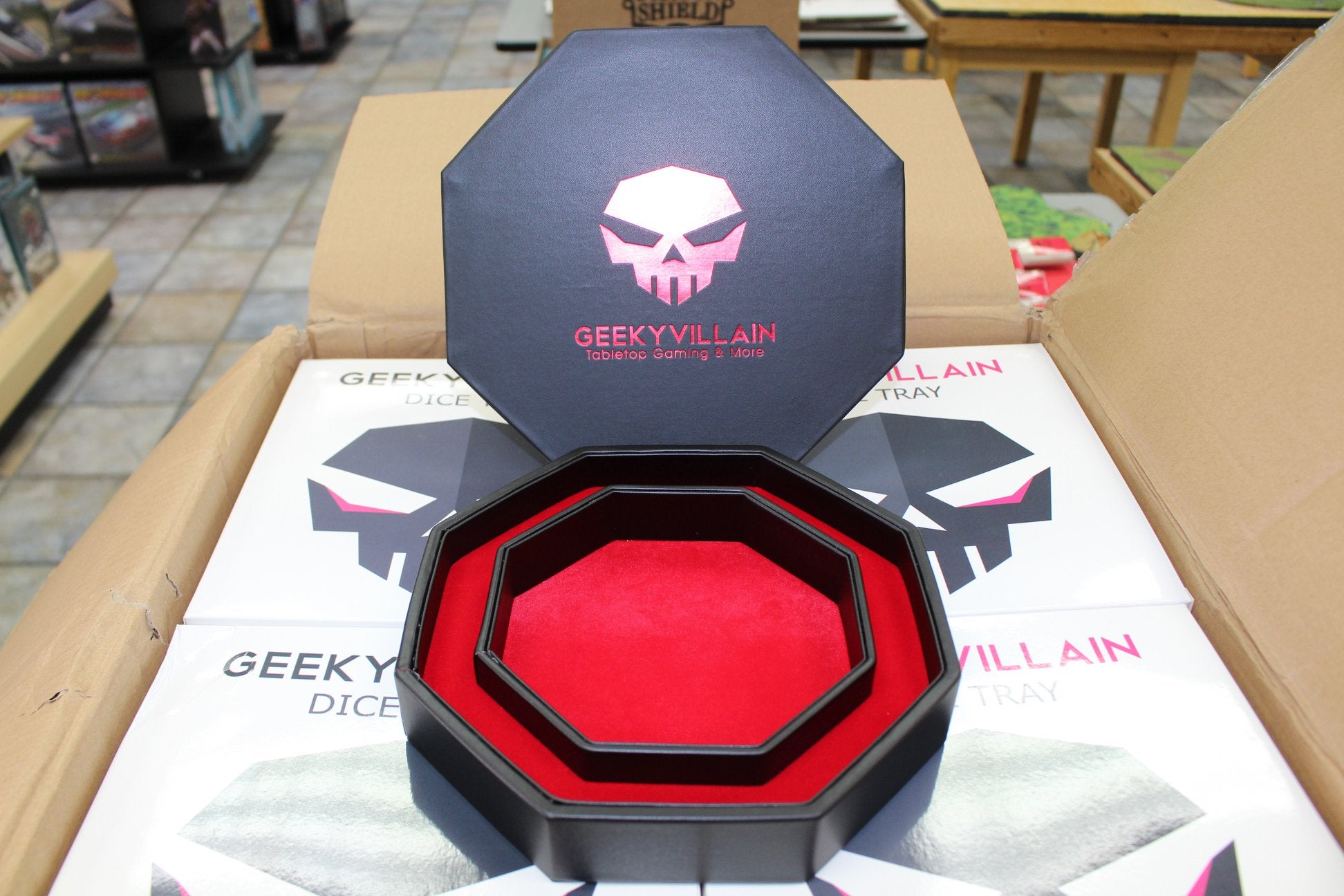 Geeky Villain: Octagon Dice Storage and Rolling Tray