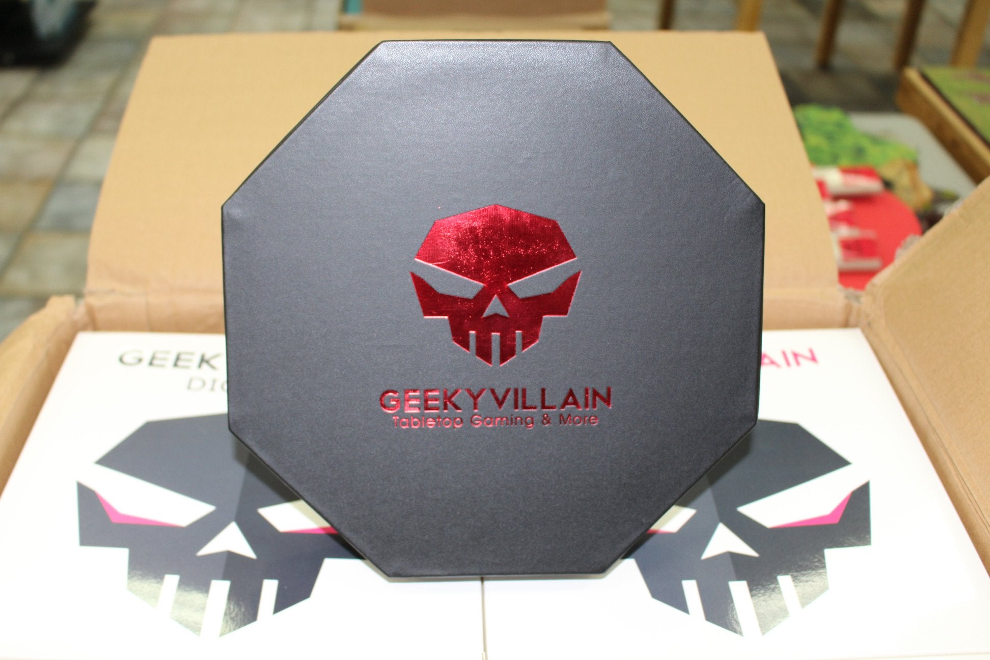 Geeky Villain: Octagon Dice Storage and Rolling Tray