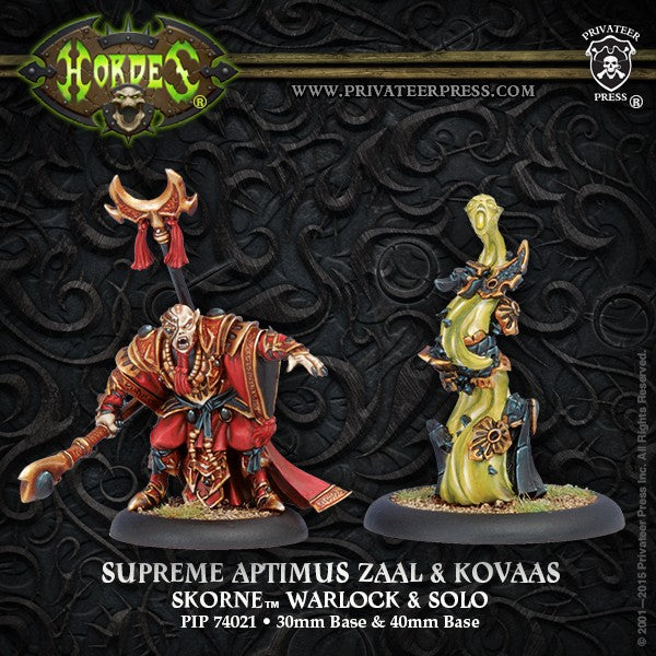 Miniature figures from the 'Supreme Aptimus Zaal & Kovaas' set, featuring a warlock character in red and gold robes with a green Kovass spirit.
